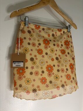 Vintage-Inspired Floral Mini Skirt in Cream and Orange